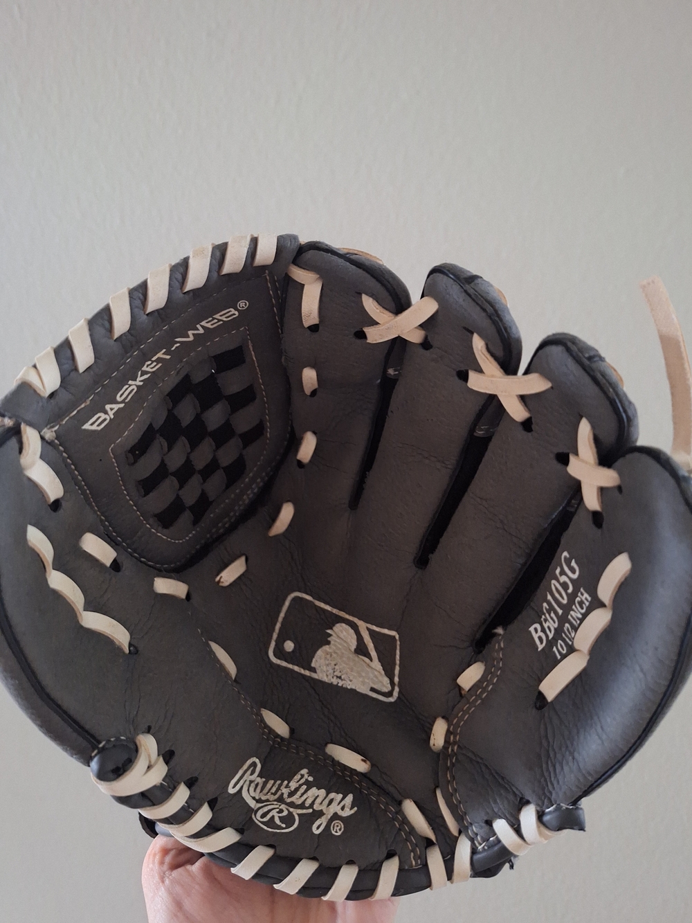 Rawlings Black and White Baseball Glove